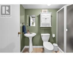 74 Phyllis AVENUE - 39