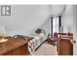 4 Oak STREET - 21