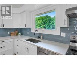 35 Peterborough DRIVE - 11