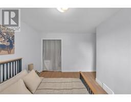 35 Peterborough DRIVE - 22