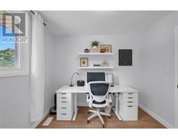35 Peterborough DRIVE - 24
