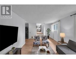 35 Peterborough DRIVE - 29