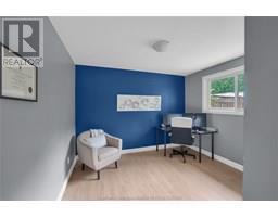 35 Peterborough DRIVE - 31