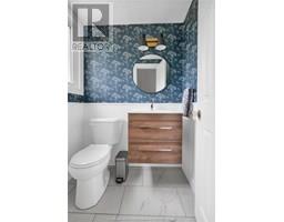 35 Peterborough DRIVE - 34