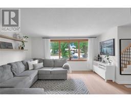 35 Peterborough DRIVE - 7
