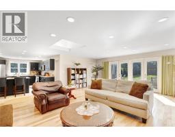 104 GREGORY DRIVE East - 15