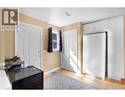 104 GREGORY DRIVE East - 31