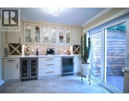 94 Wyandott STREET - 12
