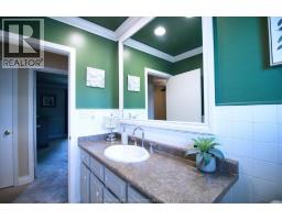 94 Wyandott STREET - 29