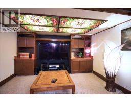 94 Wyandott STREET - 37