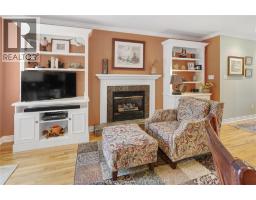 39 WINDFIELD CRESCENT - 14
