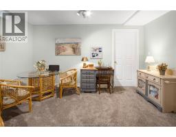 39 WINDFIELD CRESCENT - 31