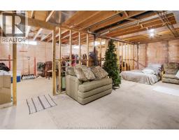 39 WINDFIELD CRESCENT - 32