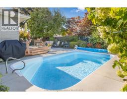 39 WINDFIELD CRESCENT - 35