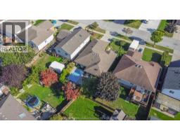 39 WINDFIELD CRESCENT - 46