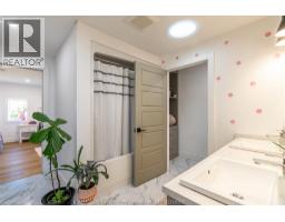 221 Erie STREET South - 39