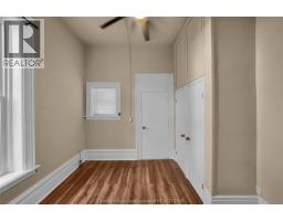 310, 312, 318 Wellington STREET West - 11