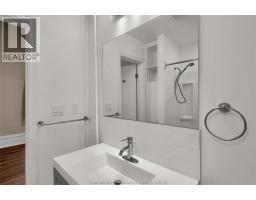 310, 312, 318 Wellington STREET West - 13