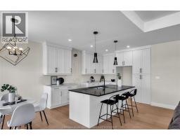 172 Rosewood CRESCENT - 2