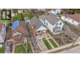 33 WILSON AVENUE - 37