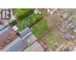 33 WILSON AVENUE - 40