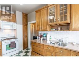 266 Grand AVENUE West - 4