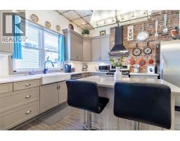 335 Wellington STREET West - 18