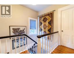 335 Wellington STREET West - 26