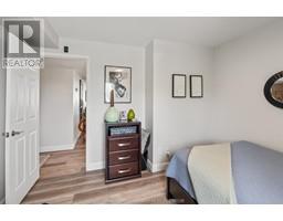 10 Van Allen AVENUE UnitNo. 402 - 18