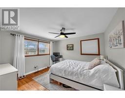 148 Gregory DRIVE West - 25