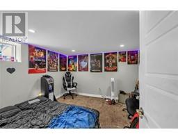 148 Gregory DRIVE West - 33
