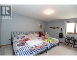 168 MOUNT PLEASANT CRESCENT - 27