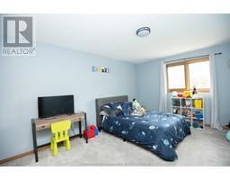 168 MOUNT PLEASANT CRESCENT - 28