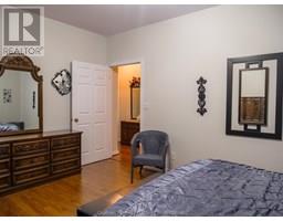 16 OAKGROVE LANE - 22