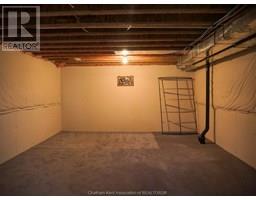 16 OAKGROVE LANE - 32