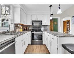 338 Chatham STREET North - 8