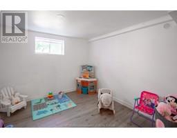 33 WILSON AVENUE - 18