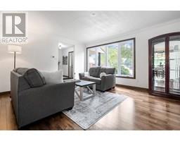 44 Pamela CRESCENT - 14