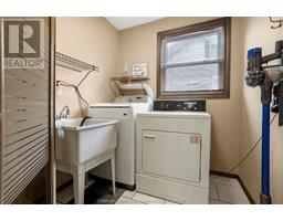 44 Pamela CRESCENT - 26