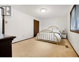 44 Pamela CRESCENT - 30