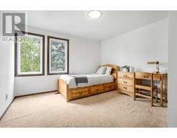 44 Pamela CRESCENT - 36