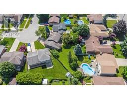 44 Pamela CRESCENT - 45