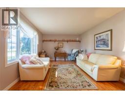 235 Merritt AVENUE - 8