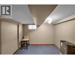83 Kerr AVENUE - 35