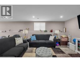 203 MOONSTONE CRESCENT - 32