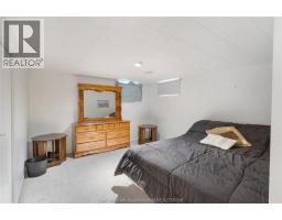 33 MEADOWLEA ROAD - 33