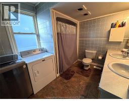 807 Queen STREET - 9