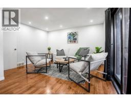 112 Parry DRIVE - 11