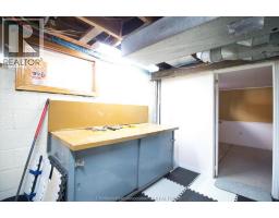 131 Tweedsmuir AVENUE East - 36