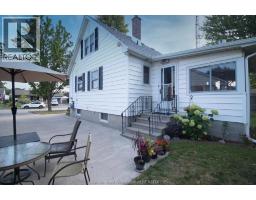 131 Tweedsmuir AVENUE East - 4